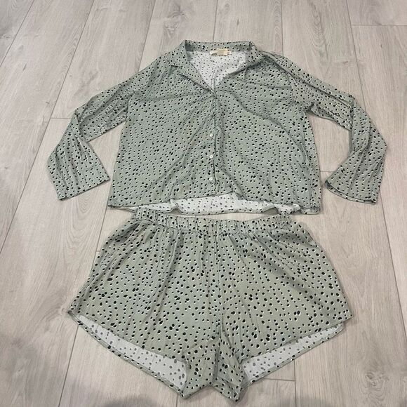 SALTWATER LUXE Floral
Short Pajamas size L - Picture 1 of 5